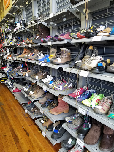 Outdoor Sports Store «Peak Sports», reviews and photos, 207 NW 2nd St, Corvallis, OR 97330, USA