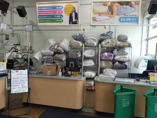 Dry Cleaner «CD One Price Cleaners», reviews and photos, 2812 S 17th Ave b, Broadview, IL 60155, USA