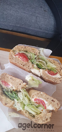 Sandwich au poulet du Restauration rapide Bagel Corner - Bagels - Donuts - Café à Paris - n°10