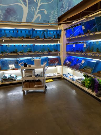 Pet Supply Store «PetSmart», reviews and photos, 8500 N Evanston Ave, Kansas City, MO 64157, USA