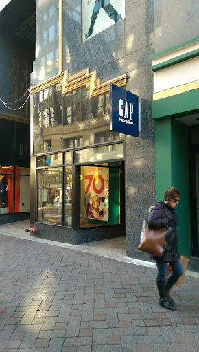 Clothing Store «Gap Outlet», reviews and photos, 411 Washington St, Boston, MA 02110, USA