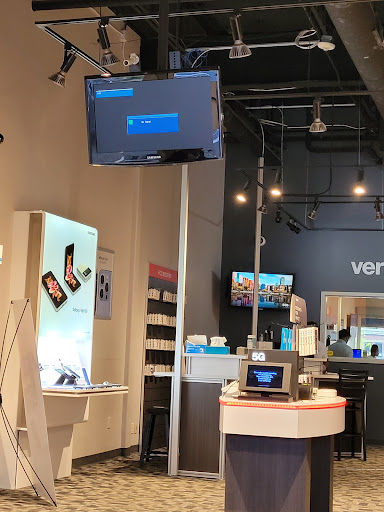 Cell Phone Store «Verizon Wireless / Wireless World», reviews and photos, 2700 Annapolis Cir N #1, Plymouth, MN 55441, USA