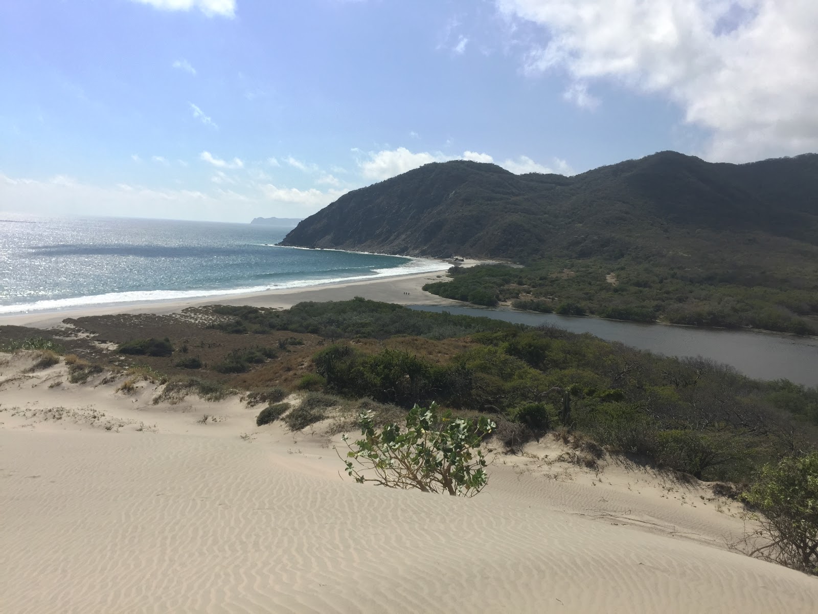 Fotografie cu Escondida beach cu drept și lung