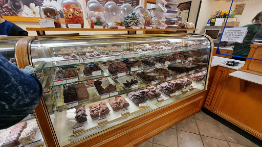 Shopping Mall «Great Lakes Crossing Outlets», reviews and photos, 4000 Baldwin Rd, Auburn Hills, MI 48326, USA