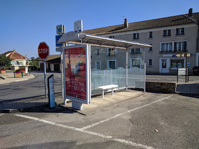 bus stop à Val-d'Oire-et-Gartempe