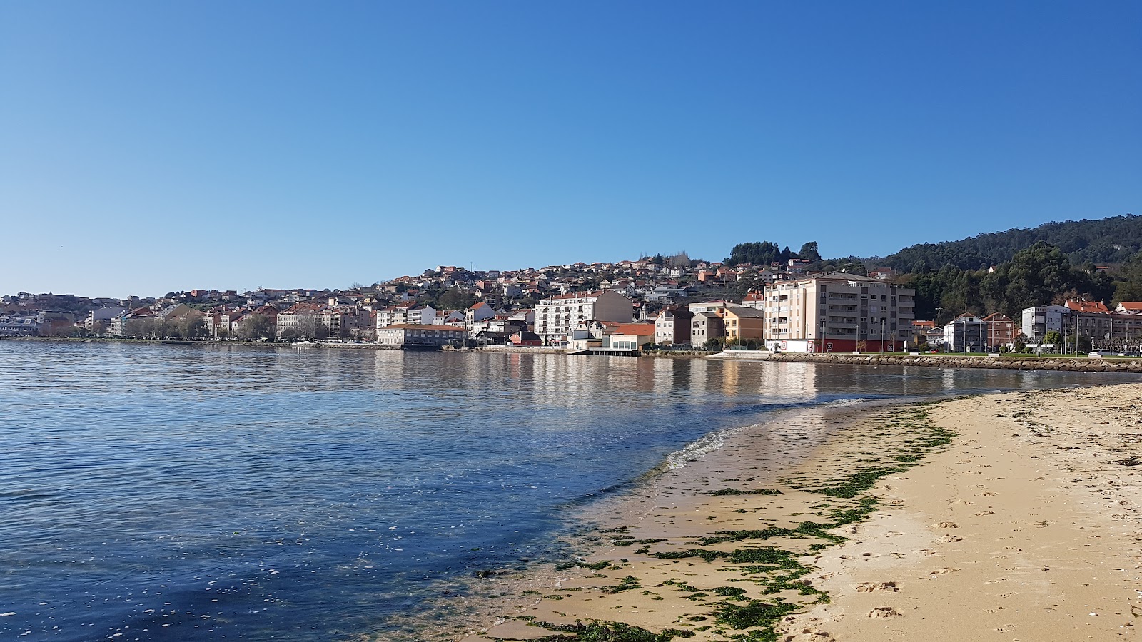 Foto von Praia de Moana mit etwas sauber Sauberkeitsgrad