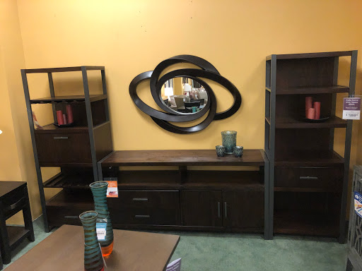 Furniture Store «Raymour & Flanigan Furniture and Mattress Store», reviews and photos, 641 Connecticut Ave, Norwalk, CT 06854, USA