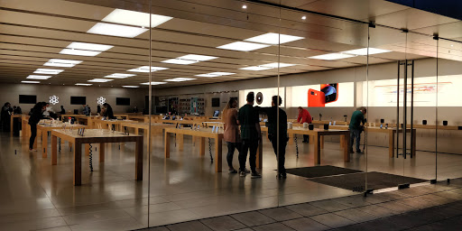 Computer Store «Apple University Village», reviews and photos, 2656 NE University Village St, Seattle, WA 98105, USA