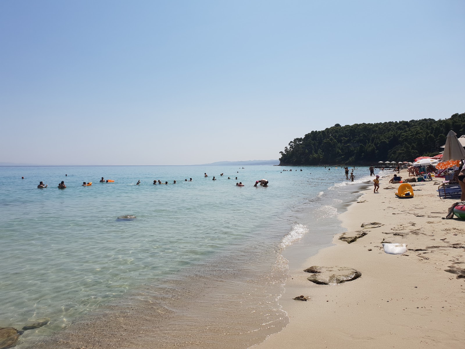 Foto de Kalithea beach con recta y larga