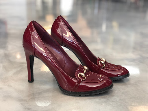 Consignment Shop «SecondHand Savvys», reviews and photos, 210 S Kings Ave, Brandon, FL 33511, USA