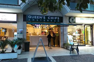 Queen's Chips image