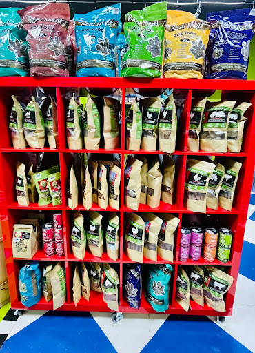 Pet Supply Store «Pet Orlando - Health Food Store», reviews and photos, 6421 Milner Blvd, Orlando, FL 32809, USA