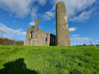 taghadoe round tower and church