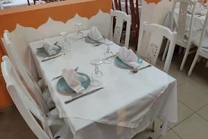 "Samrat" Restaurante Hindú image