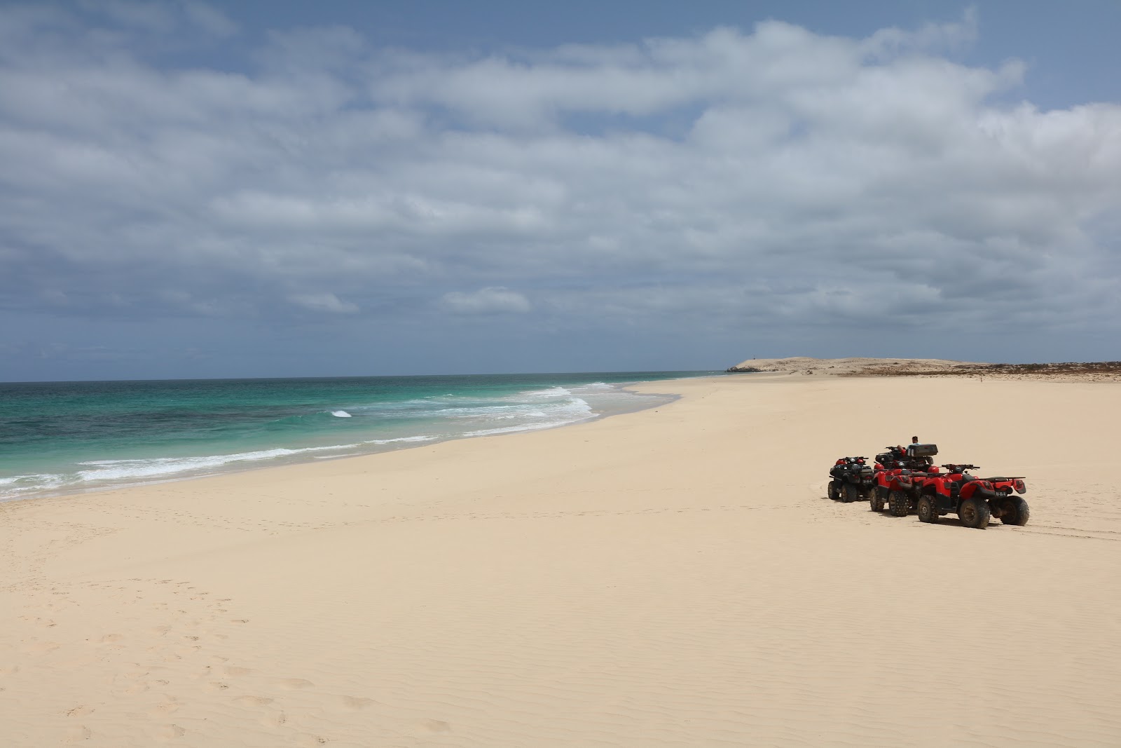 Foto van Curralinho Beach met helder fijn zand oppervlakte