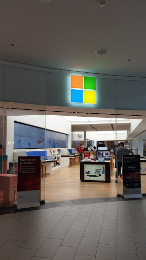 Computer Store «Microsoft Store - Roosevelt Field», reviews and photos, 630 Old Country Rd, Garden City, NY 11530, USA