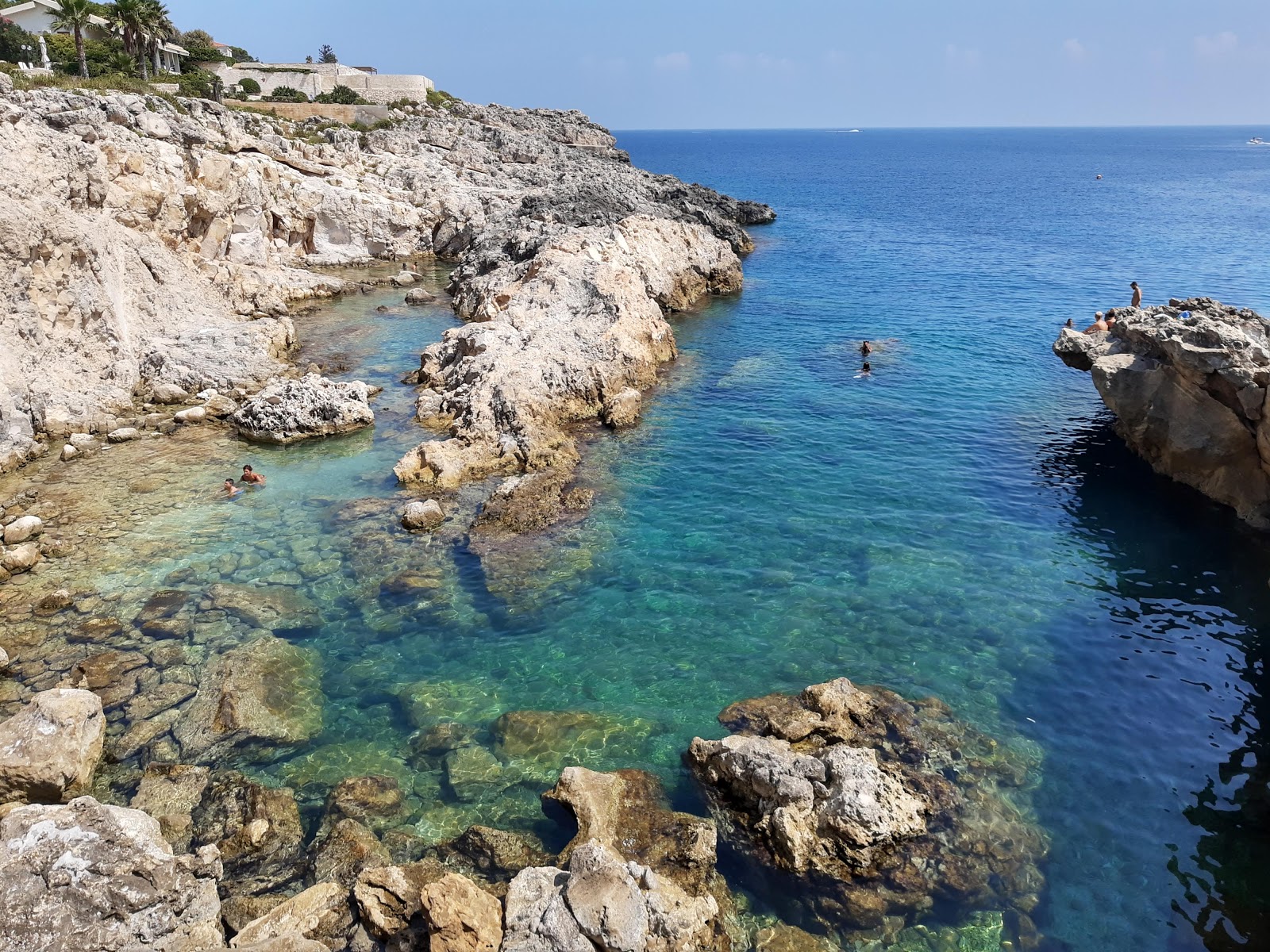 Foto af Lido Cala Zaffiro med sten overflade