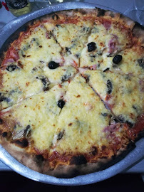Pizza du Restaurant-Pizzeria Le Colombier à Le Revest-les-Eaux - n°16