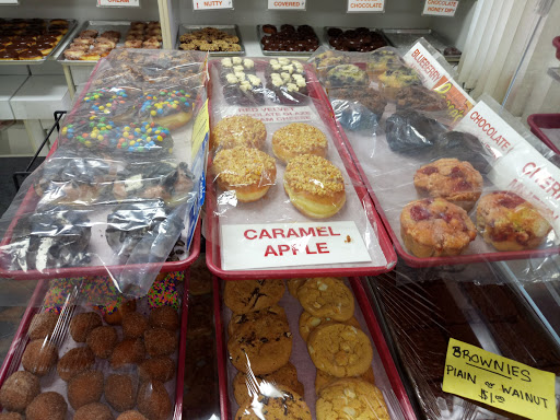 Donut Shop «Apple Fritter Donut Shop», reviews and photos, 741 E 9 Mile Rd, Ferndale, MI 48220, USA