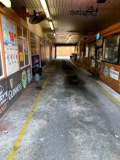 Liquor Store «Scores Liquors», reviews and photos, 6714 Shepherdsville Rd, Louisville, KY 40228, USA