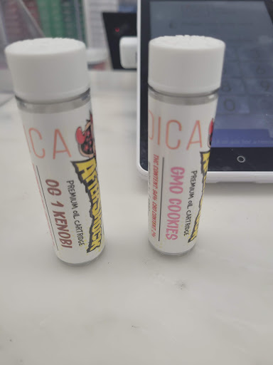 Tobacco Shop «Poospatuck Smoke Shop», reviews and photos, 207 Poospatuck Ln, Mastic, NY 11950, USA