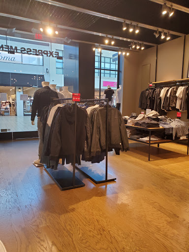Clothing Store «Express», reviews and photos, 303 Memorial City Mall, Houston, TX 77024, USA