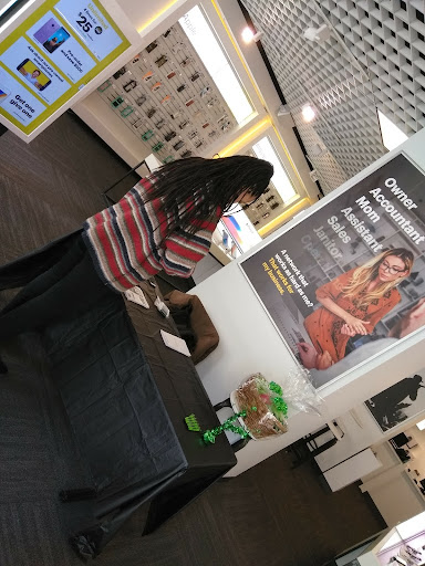 Cell Phone Store «T-Mobile», reviews and photos, 25 City Ave, Bala Cynwyd, PA 19004, USA