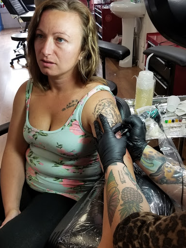 Tattoo Shop «Art & Soul Tattoo And Gallery», reviews and photos, 412 2nd St, New Glarus, WI 53574, USA