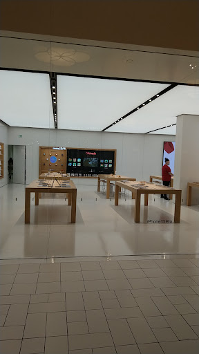 Computer Store «Apple Danbury Fair Mall», reviews and photos, 7 Backus Ave, Danbury, CT 06810, USA