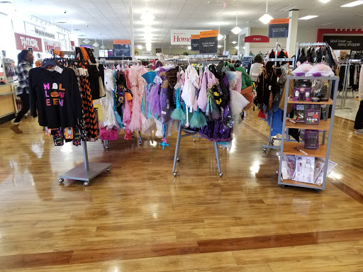 Department Store «T.J. Maxx & HomeGoods», reviews and photos, 715 E Dundee Rd, Palatine, IL 60074, USA