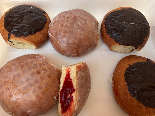 Donut Shop «Daylight Donuts», reviews and photos, 3560 E Court St, Iowa City, IA 52245, USA