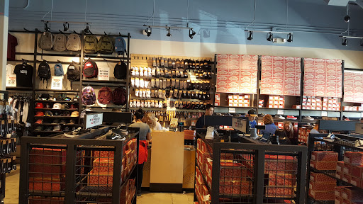 Shoe Store «Vans», reviews and photos, 450 NW 257th Ave #508, Troutdale, OR 97060, USA
