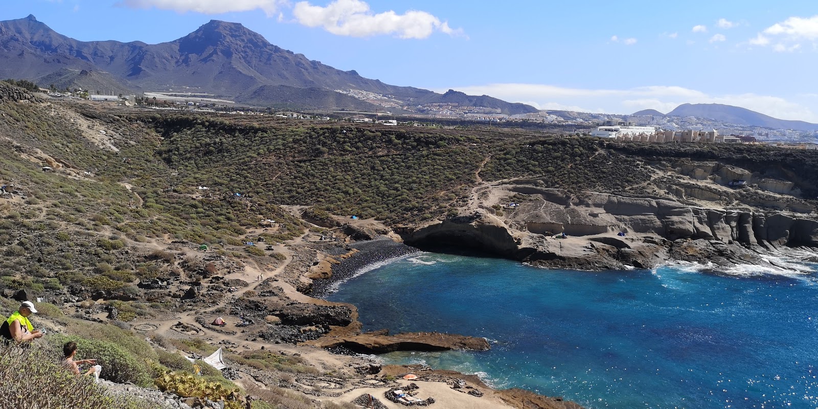 Foto von Playa de los Morteros mit grauer sand & kiesel Oberfläche