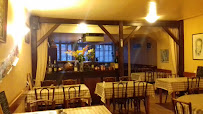 Atmosphère du Restaurant français L’AUBERGE DU LION D’OR à Ancy-Dornot - n°11