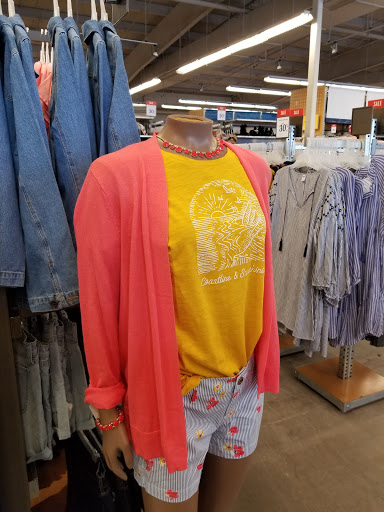 Outlet Mall «Tanger Outlet Williamsburg», reviews and photos, 150 Tanger Dr, Williamsburg, IA 52361, USA