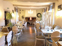 Atmosphère du Restaurant de spécialités provençales Auberge Provençale à Valbonne - n°10