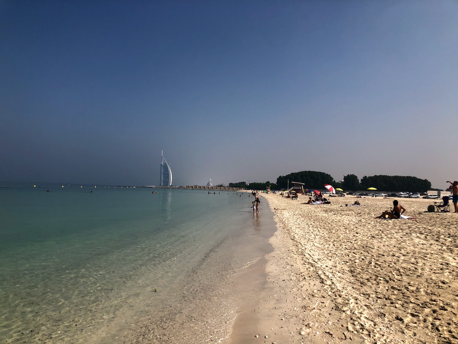 Foto van Al Sufouh Beach met helder fijn zand oppervlakte