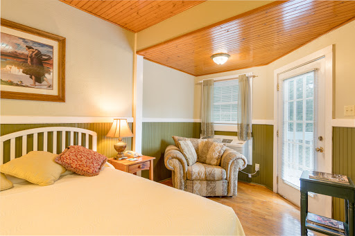 Resort «Highland Lake Inn & Resort», reviews and photos, 86 Lily Pad Ln, Flat Rock, NC 28731, USA