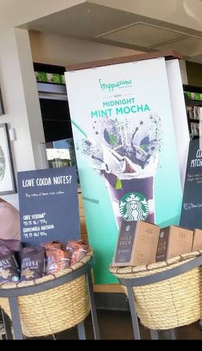 Shopping Mall «Carrollton Shopping Center», reviews and photos, 8474 Annapolis Rd, New Carrollton, MD 20784, USA