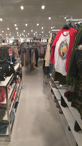 Clothing Store «F21 RED», reviews and photos, 121 Pavilion Pkwy A, Fayetteville, GA 30214, USA