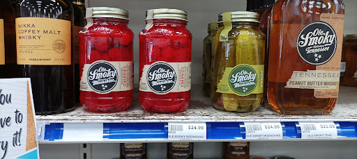 Liquor Store «Montgomery County Liquor & Wine - Walnut Hill», reviews and photos, 16535 S Frederick Ave, Derwood, MD 20855, USA