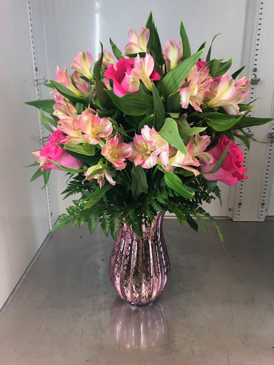 Florist «J & J Flowers and Gifts Shop», reviews and photos, 8366 Pines Blvd, Pembroke Pines, FL 33024, USA