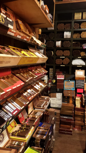 Liquor Store «Old Oaks Liquor», reviews and photos, 3006 Thousand Oaks Blvd, Thousand Oaks, CA 91362, USA