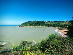 Foto de Praia Juca da Mata rodeado por montanhas