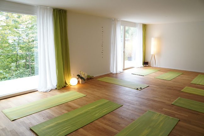 Polarity /// Yoga /// Tanztherapie