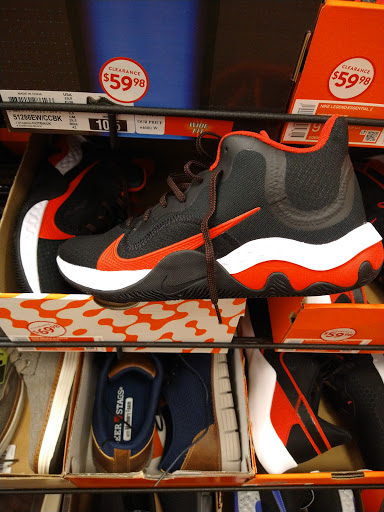 Shoe Store «Famous Footwear», reviews and photos, 1816 Hilliard Rome Rd, Hilliard, OH 43026, USA