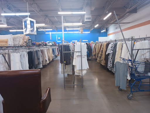 Thrift Store «Thunderbird & Scottsdale Goodwill Retail Store & Donation Center», reviews and photos, 14202 N Scottsdale Rd, Scottsdale, AZ 85254, USA