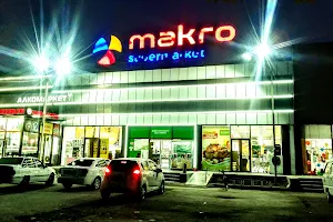 Makro supermarket image