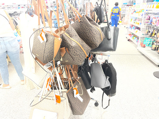 Clothing Store «Ross Dress for Less», reviews and photos, 349 N San Fernando Blvd, Burbank, CA 91502, USA