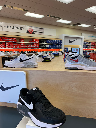 Shoe Store «Famous Footwear», reviews and photos, 3501 NJ-42, Turnersville, NJ 08012, USA